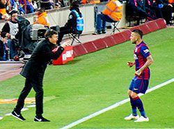 Luis Enrique giving instructions