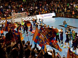 Fans celebrating together with FC Barcelona players